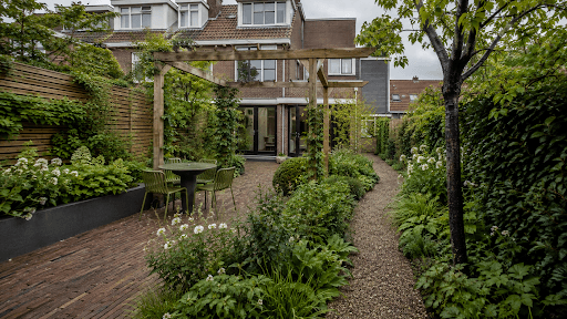 Professioneel aangelegde Nederlandse stadstuin